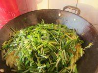 土豆丝炒韭菜自制