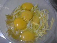 色香味俱全的蒜黄炒鸡蛋的做法图解三