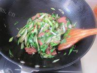 蒜苗炒肉做法图解5)