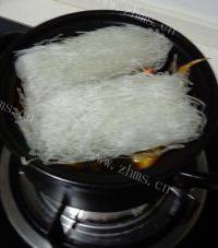 美味的螃蟹粉丝煲做法图解9)