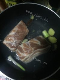 我的蒜苗回锅肉做法图解2)