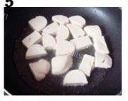美味的红福南瓜盅做法图解3)