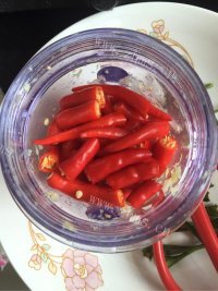 香气浓郁的自制泡椒做法图解3)