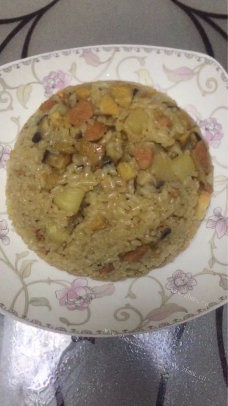 色泽鲜亮的焖饭