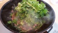 香菜炒牛肉做法图解9)