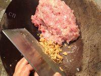 自制梅菜蒸肉饼做法图解2)
