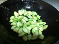 家常菜西葫芦炒豆腐做法图解4)