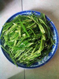 很有食欲的青椒炒猪肝做法图解3)