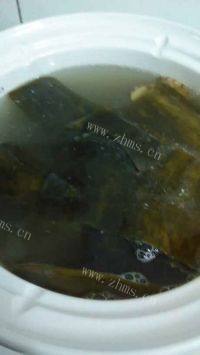 美味海带绿豆排骨汤做法图解7)