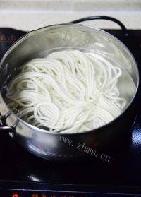 自己做的青椒肉丝炒面做法图解4)