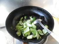 家常菜木耳炒油菜做法图解7)