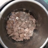 可口的干香菇猪舌头汤的做法图解六