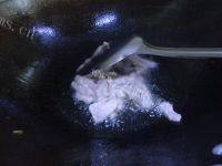 口感好的蒜薹炒肉做法图解4)