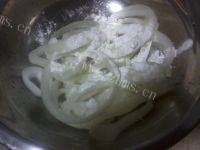 酥脆的炸洋葱圈做法图解3)