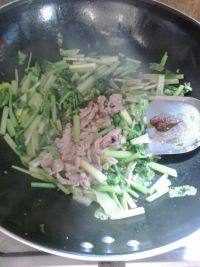 家常菜芹菜炒牛肉
