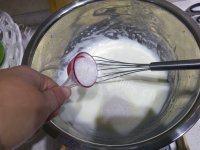 诱人的酸奶小蛋糕做法图解3)