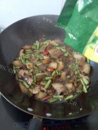 [简单版]肉炒豇豆做法图解8)