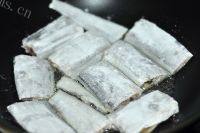 味道不错的糖醋带鱼做法图解3)
