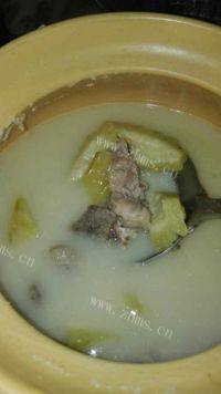 营养的广式苦瓜黄豆骨头汤做法图解8)