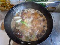 「首发」猪肉炖粉条做法图解10)