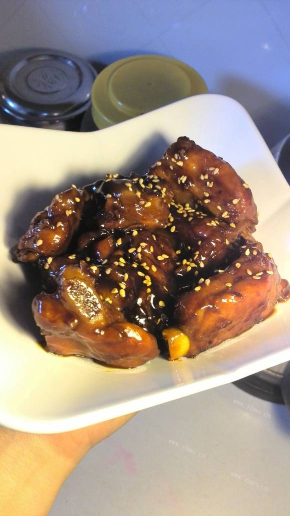 色泽鲜亮的糖醋排骨