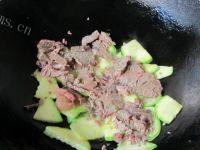 家常菜西葫芦炒牛肉做法图解7)
