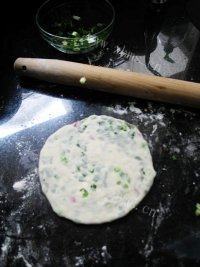 营养烫面葱油饼做法图解11)