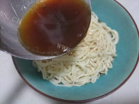 不错的卤汁牛肉面做法图解8)
