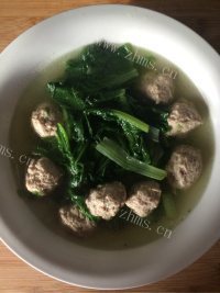 美味的小白菜肉丸汤