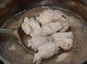 美味的油豆腐粉丝牛腩汤做法图解1)