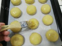 美味蛋黄肉松月饼做法图解25)