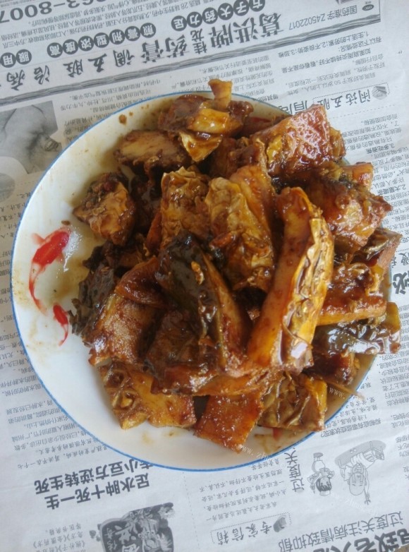 热腾腾的红烧腊鱼