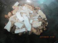 家常菜豆腐干炒肉做法图解4)