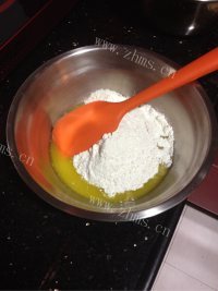 自制酸奶纸杯蛋糕做法图解3)