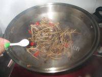 肉炒茶树菇做法图解12)