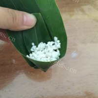 自制红枣糯米粽子做法图解5)