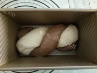自制可可双色吐司做法图解8)