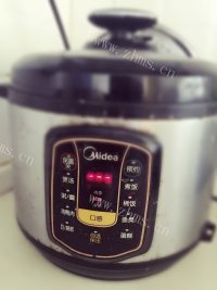 热腾腾的皮蛋瘦肉粥做法图解3)