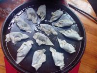 新鲜的韭菜瘦肉煎云吞做法图解8)