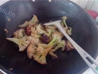 家常菜香菇炒花菜做法图解8)