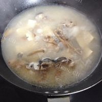 热腾腾的鱼头豆腐汤的做法图解九