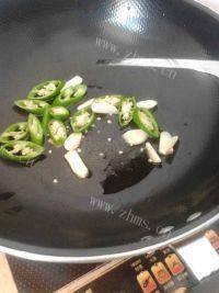 家常菜洋葱炒鸡肉做法图解3)