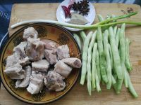 色香味俱全的排骨炖豆角做法图解1)