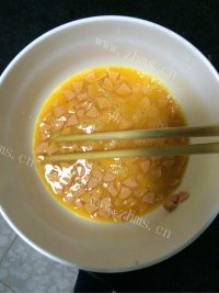 喷香的红萝卜炒鸡蛋做法图解1)
