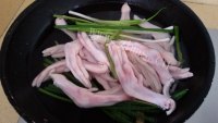 美味的香辣鸭掌做法图解2)