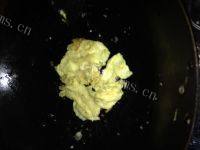 家常菜芹菜叶炒鸡蛋做法图解4)