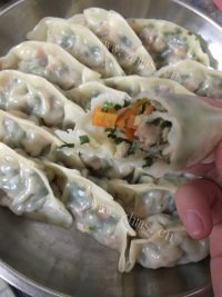 美味可口红萝卜韭菜饺子做法图解8)