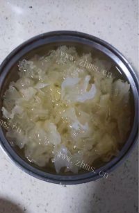 美味的木瓜银耳汤做法图解1)