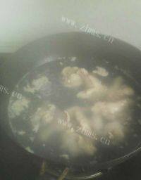 美味的土豆炖鸡翅根做法图解2)