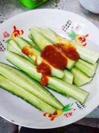 家常菜蘸酱黄瓜